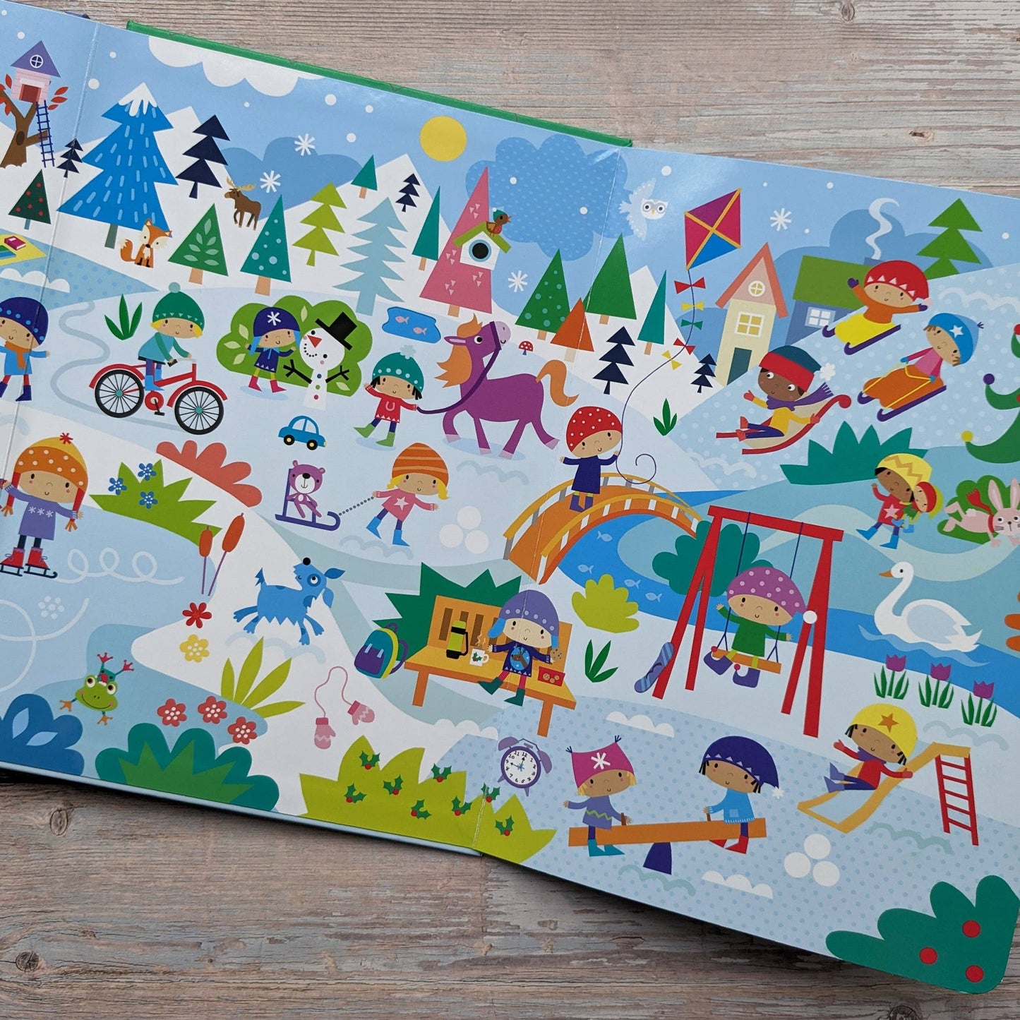 Let’s Spot Christmas | Festive Fold-Out Spotting Book for Children