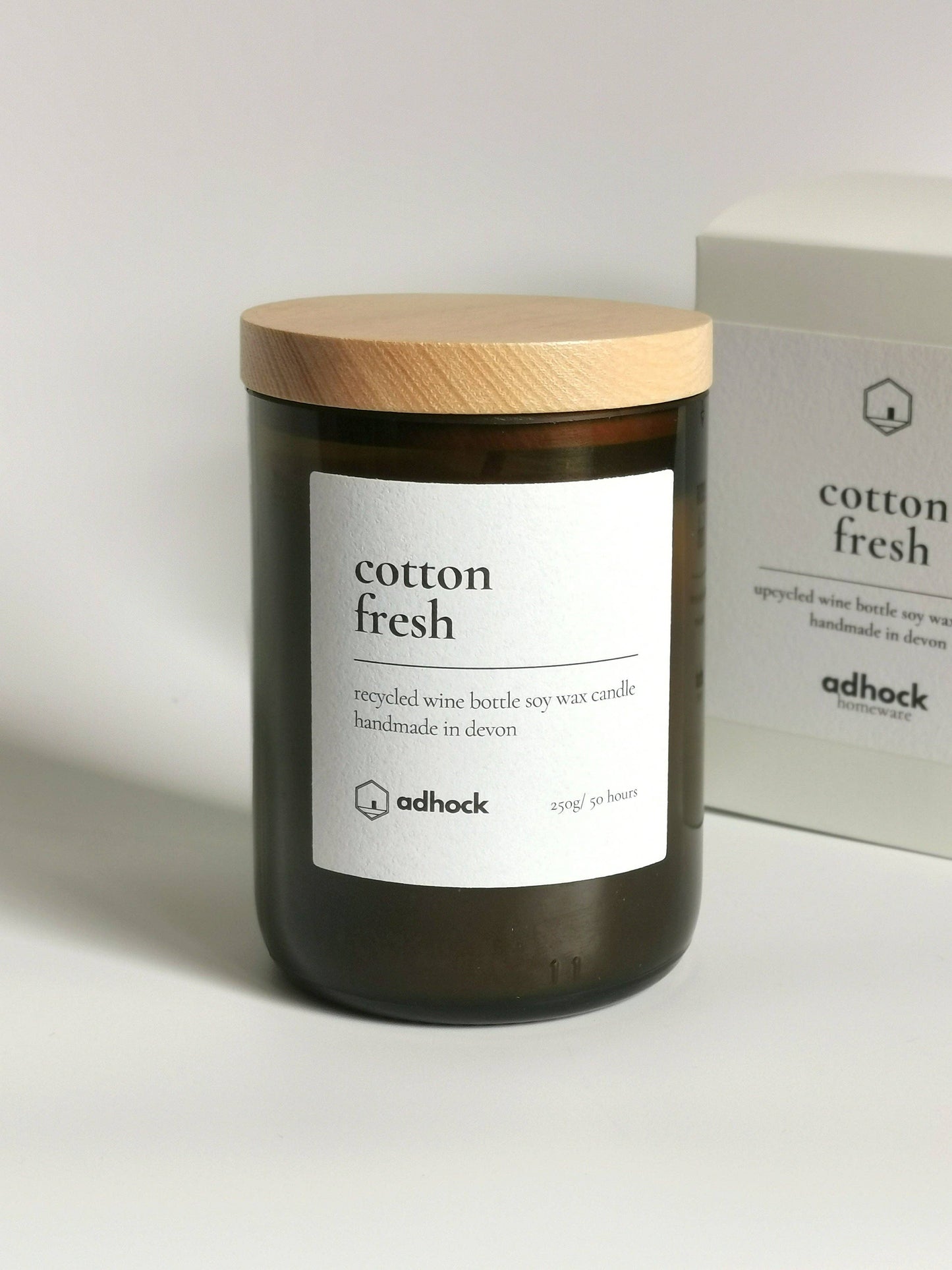 Cotton Fresh Wine Bottle Candle: Cotton Fresh / Brown