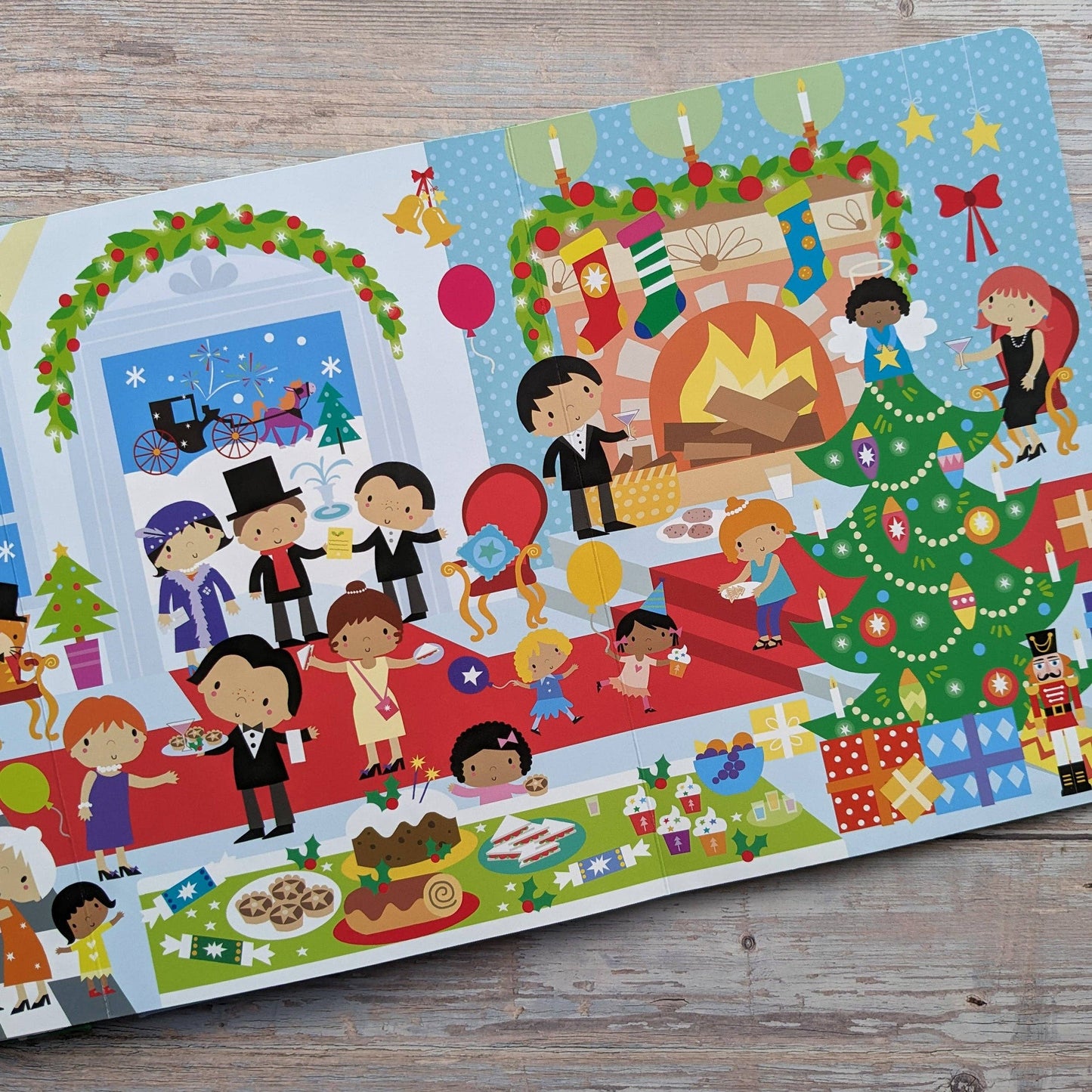 Let’s Spot Christmas | Festive Fold-Out Spotting Book for Children
